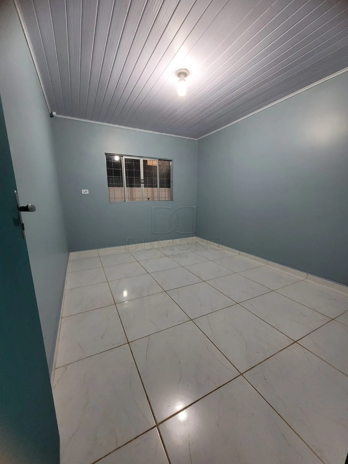 Casa com Sala Comercial à Frente, 2 Quartos, Garagem para 2 Carros e Espaço para Ampliar em Foz do Iguaçu.