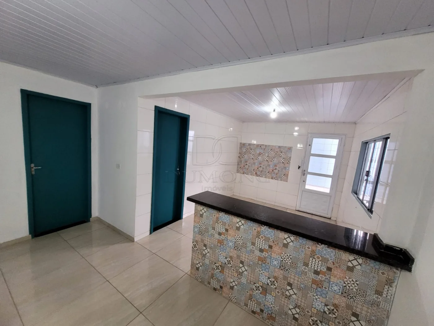 Casa com Sala Comercial à Frente, 2 Quartos, Garagem para 2 Carros e Espaço para Ampliar em Foz do Iguaçu.