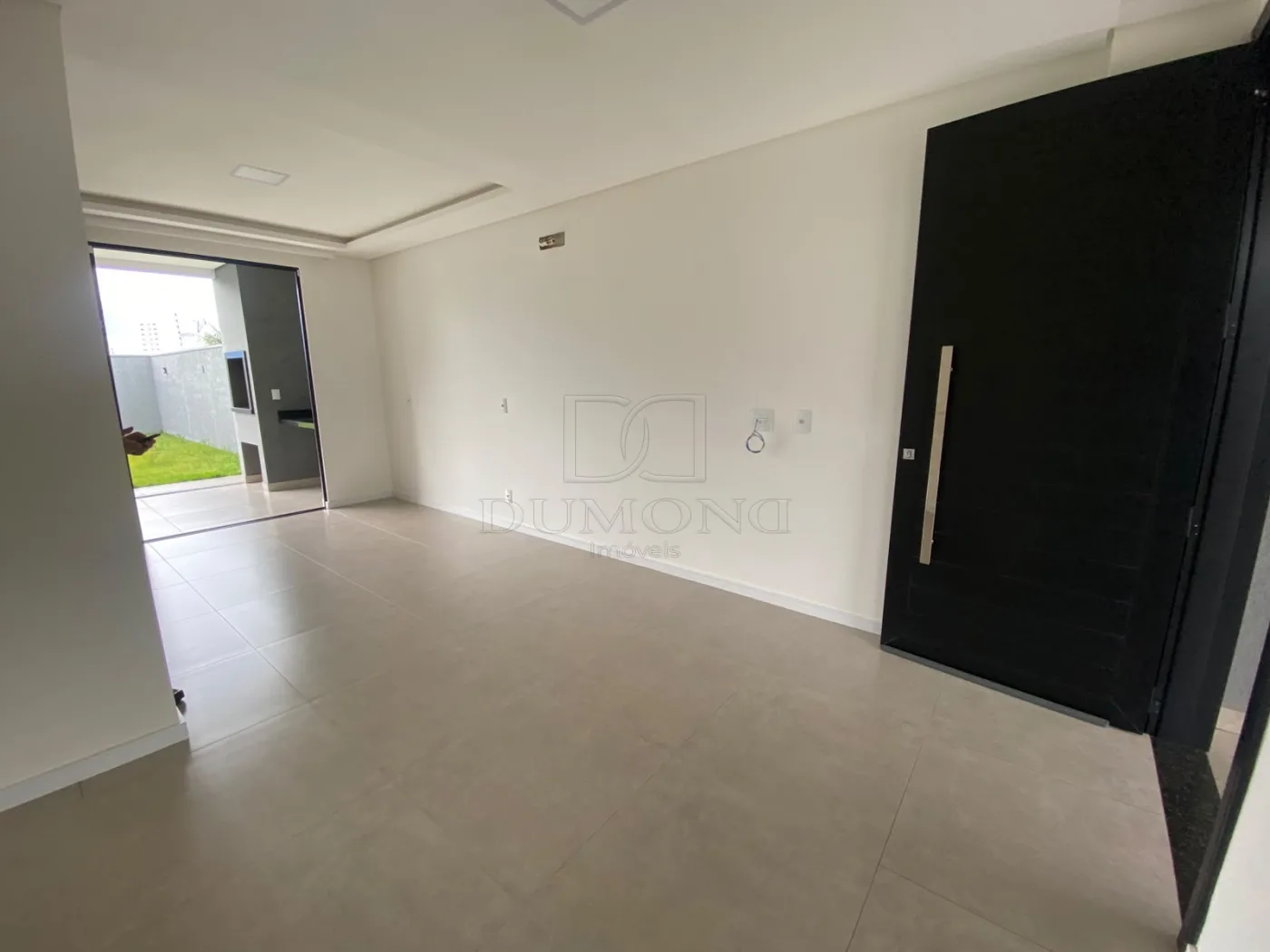 Seu novo lar pode estar no Jardim Lancaster! Sobrado com 3 quartos, sendo 1 suíte, em ótima localização.