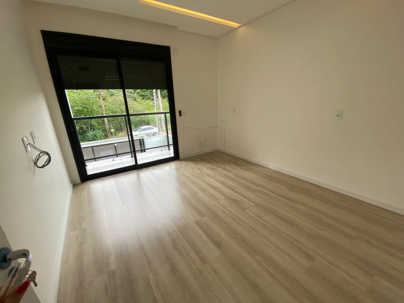 Seu novo lar pode estar no Jardim Lancaster! Sobrado com 3 quartos, sendo 1 suíte, em ótima localização.