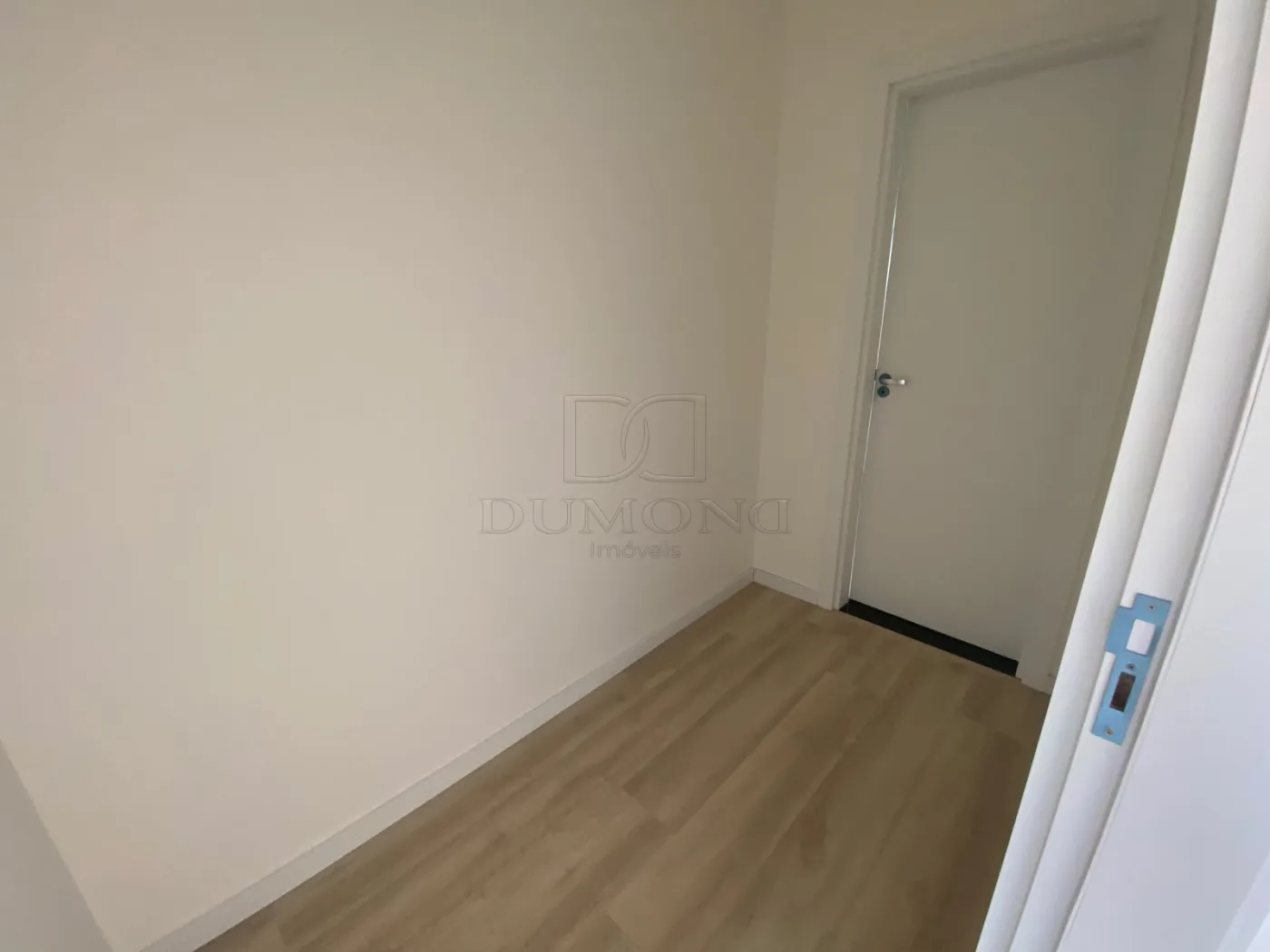 Seu novo lar pode estar no Jardim Lancaster! Sobrado com 3 quartos, sendo 1 suíte, em ótima localização.