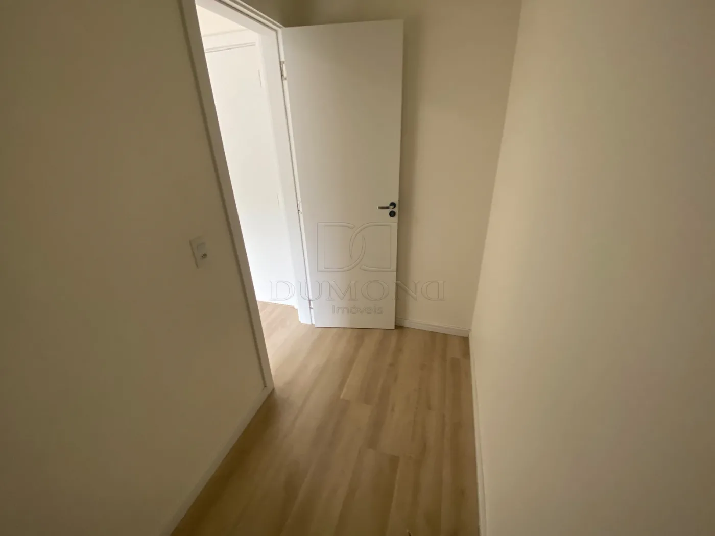Seu novo lar pode estar no Jardim Lancaster! Sobrado com 3 quartos, sendo 1 suíte, em ótima localização.