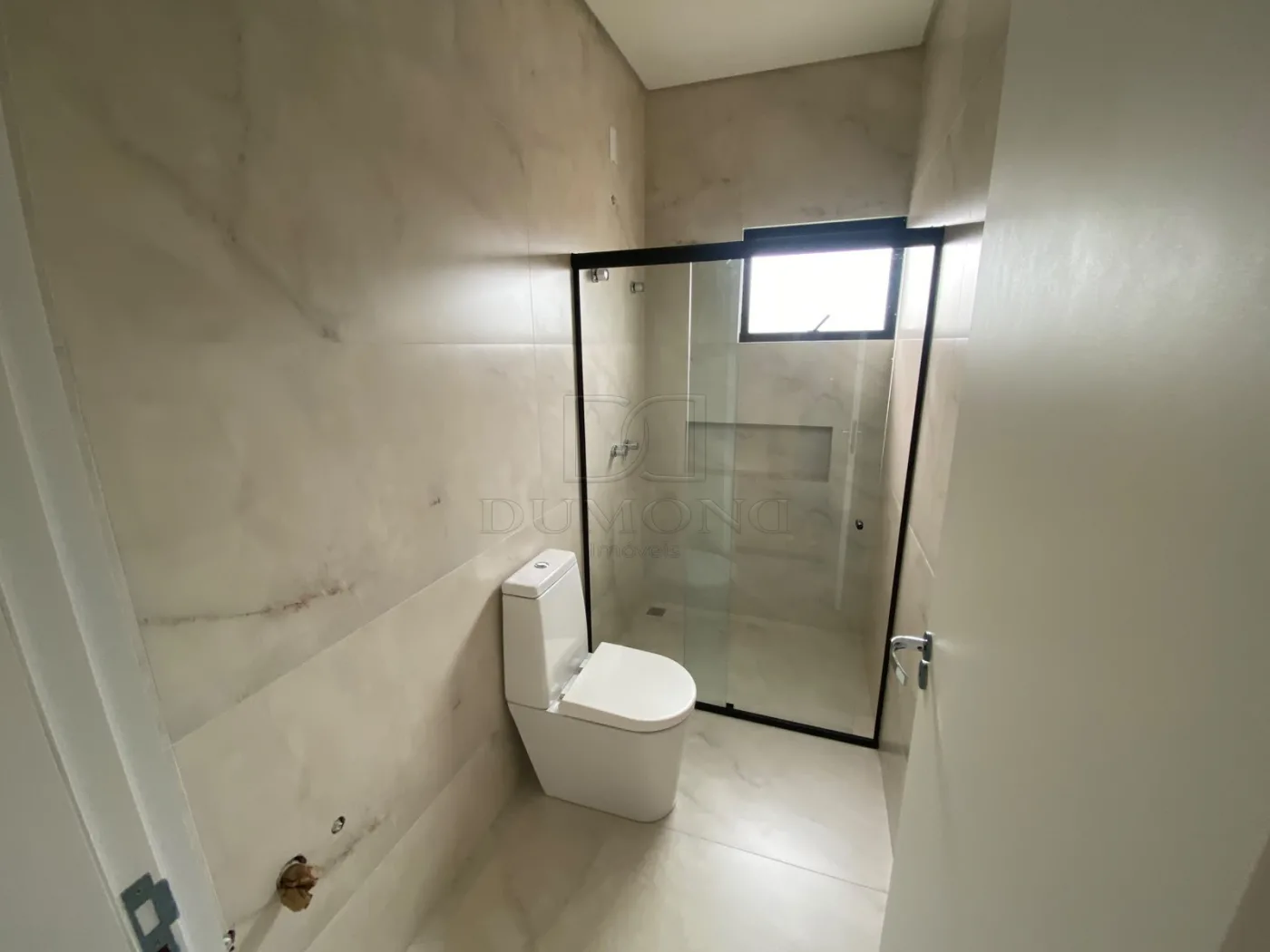 Seu novo lar pode estar no Jardim Lancaster! Sobrado com 3 quartos, sendo 1 suíte, em ótima localização.