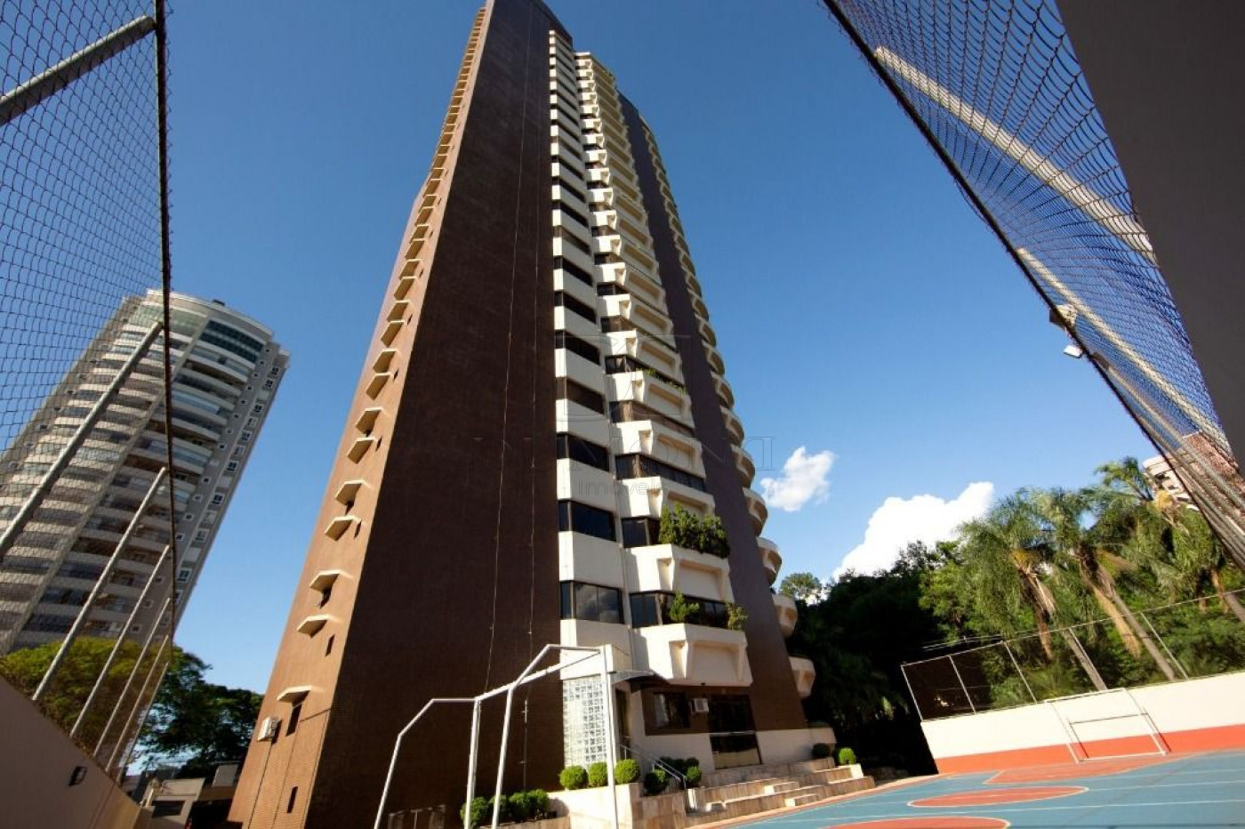APARTAMENTO DE ALTO PADRÃO, TODO MOBILIADO, À VENDA E PARA LOCAÇÃO EM FOZ DO IGUAÇU!