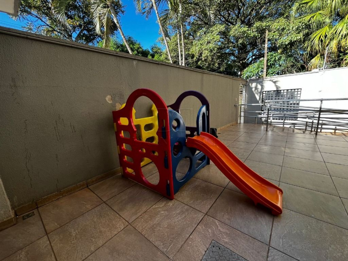 APARTAMENTO PARA LOCAÇÃO COM 3 DORMITÓRIOS NO EDIFÍCIO SAINT PETER EM FOZ DO IGUAÇU!!