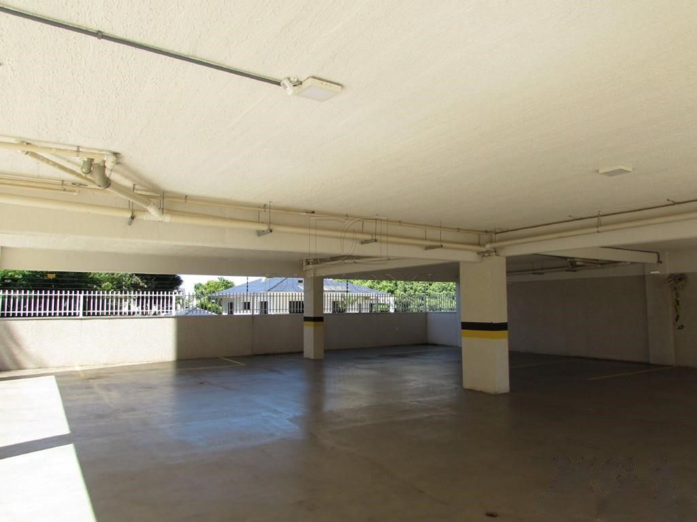 SALA COMERCIAL SEMI MOBILIADA PARA LOCAÇÃO NO EDIFÍCIO CAESAR TOWER!