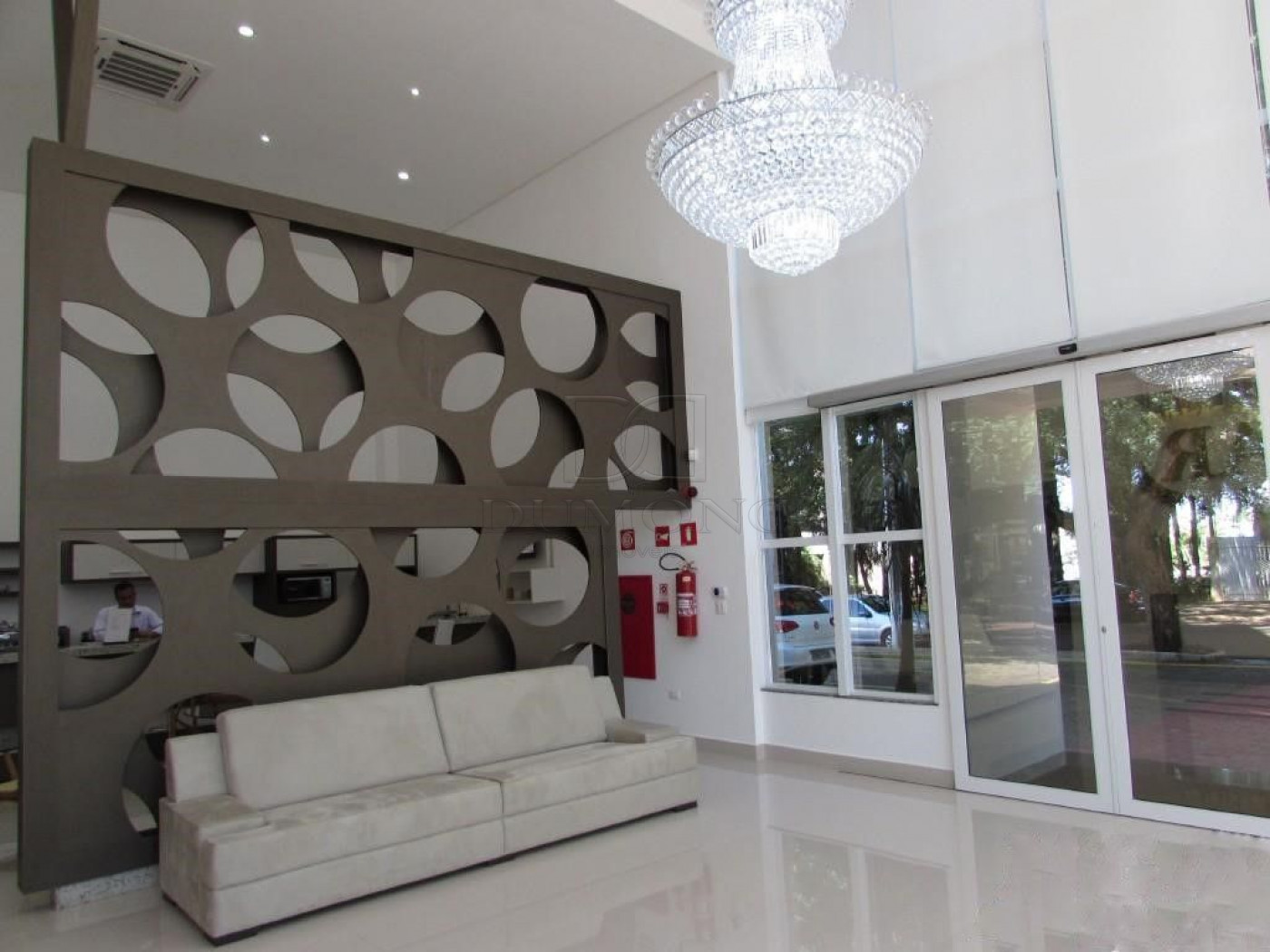SALA COMERCIAL SEMI MOBILIADA PARA LOCAÇÃO NO EDIFÍCIO CAESAR TOWER!