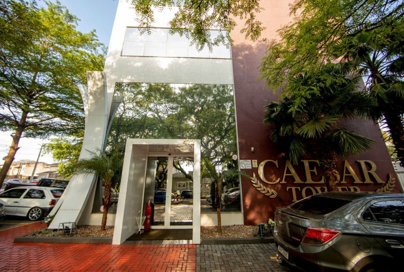 SALA COMERCIAL SEMI MOBILIADA PARA LOCAÇÃO NO EDIFÍCIO CAESAR TOWER!