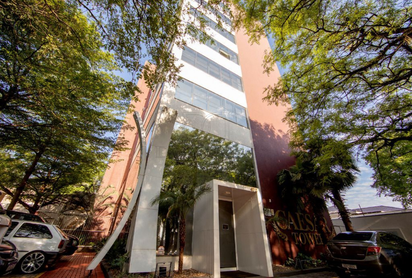 SALA COMERCIAL SEMI MOBILIADA PARA LOCAÇÃO NO EDIFÍCIO CAESAR TOWER!