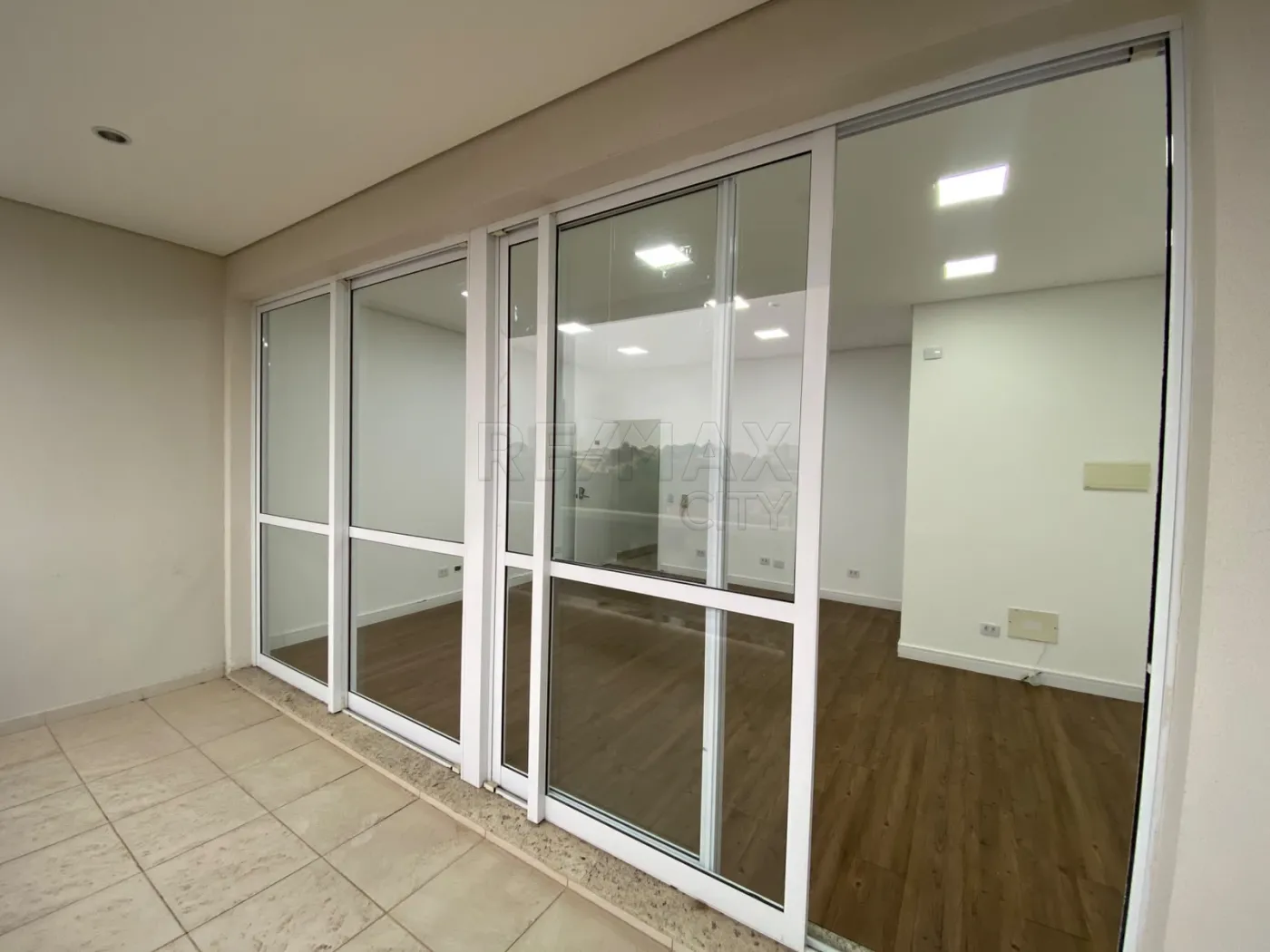Alugar Comercial / Sal&atilde;o em Condom&iacute;nio em Jundia&iacute; R$ 2.900,00 - Foto 3