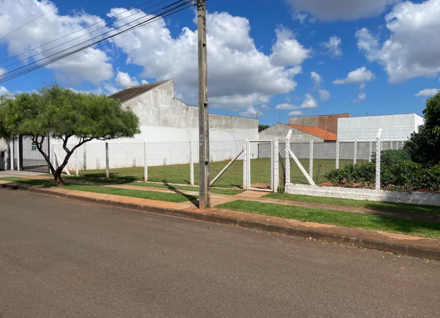Comprar Terreno / Padr&atilde;o em Maring&aacute; R$ 320.000,00 - Foto 2