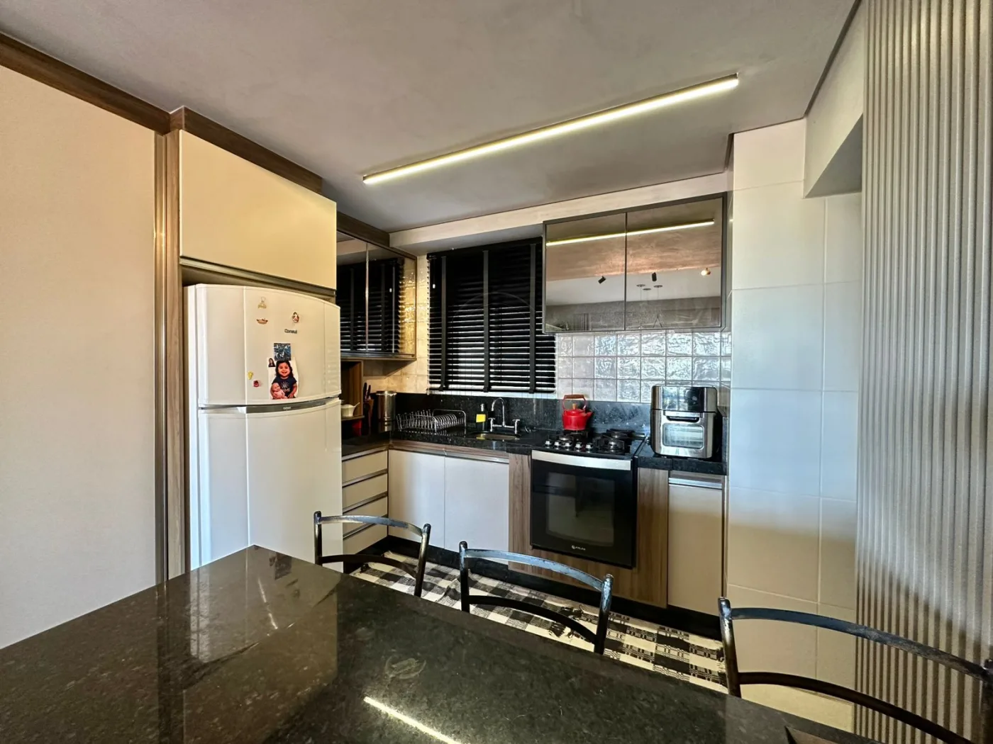 Comprar Apartamento / Padr&atilde;o em Londrina R$ 769.000,00 - Foto 4