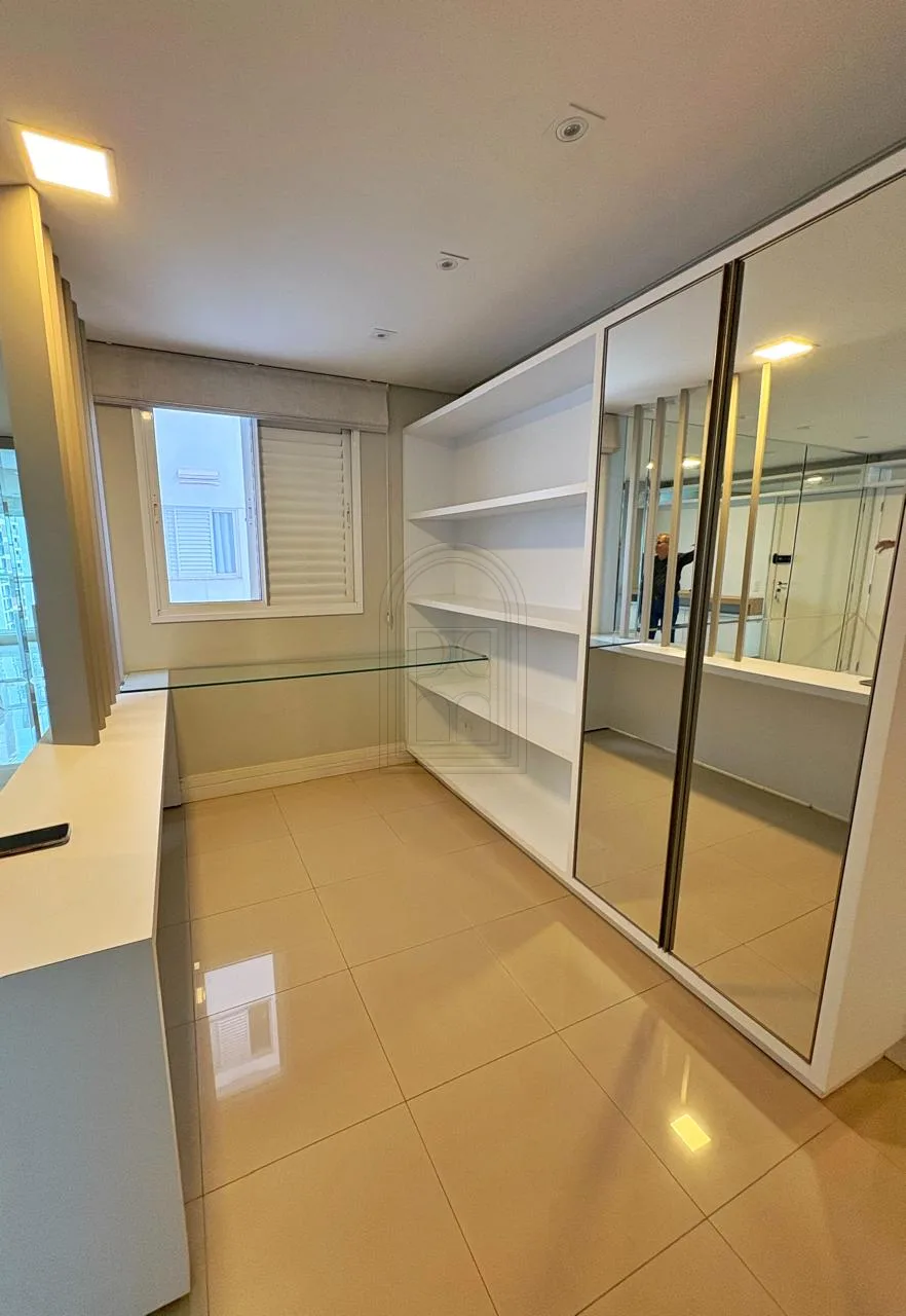 Comprar Apartamento / Padr&atilde;o em Londrina R$ 880.000,00 - Foto 2