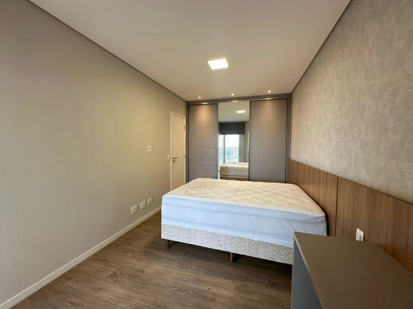 Comprar Apartamento / Padr&atilde;o em Londrina R$ 535.000,00 - Foto 8