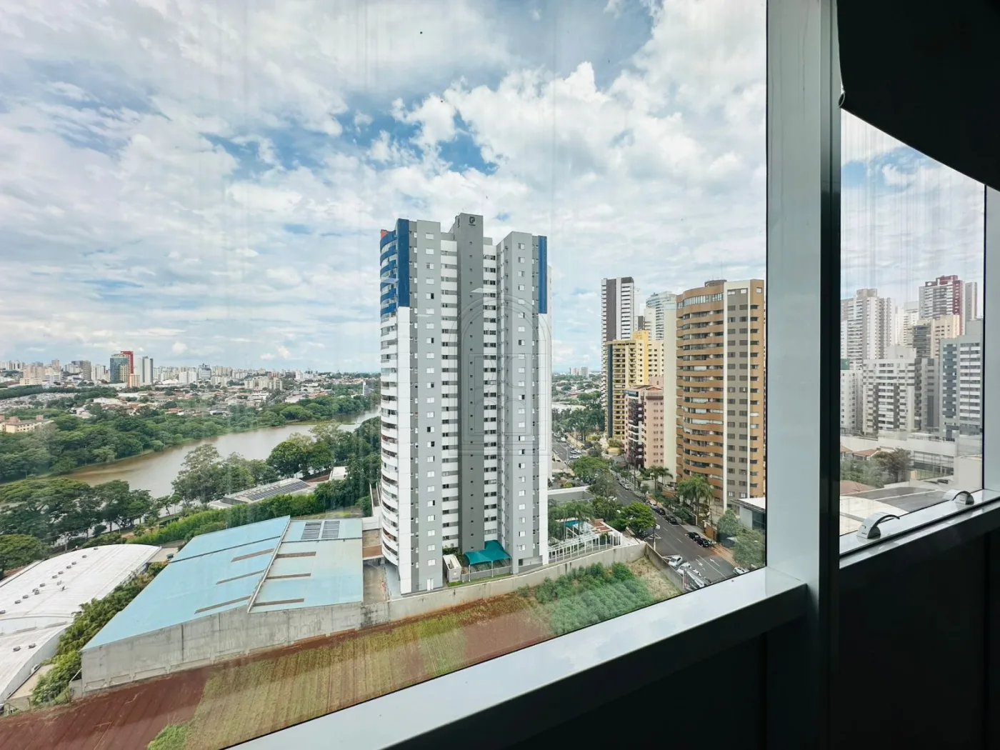 Alugar Comercial / Sala em Londrina R$ 2.900,00 - Foto 1