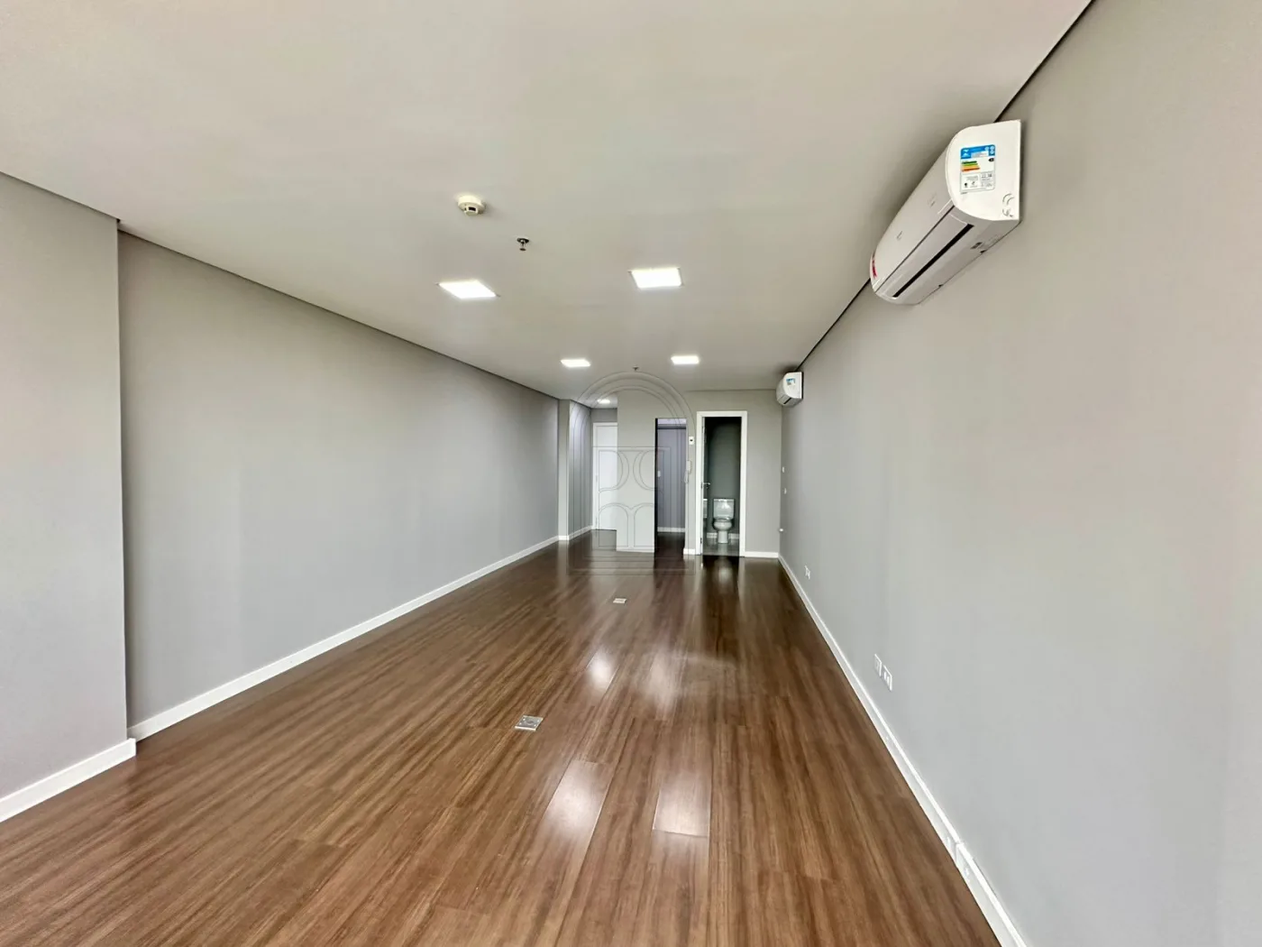 Alugar Comercial / Sala em Londrina R$ 2.900,00 - Foto 2