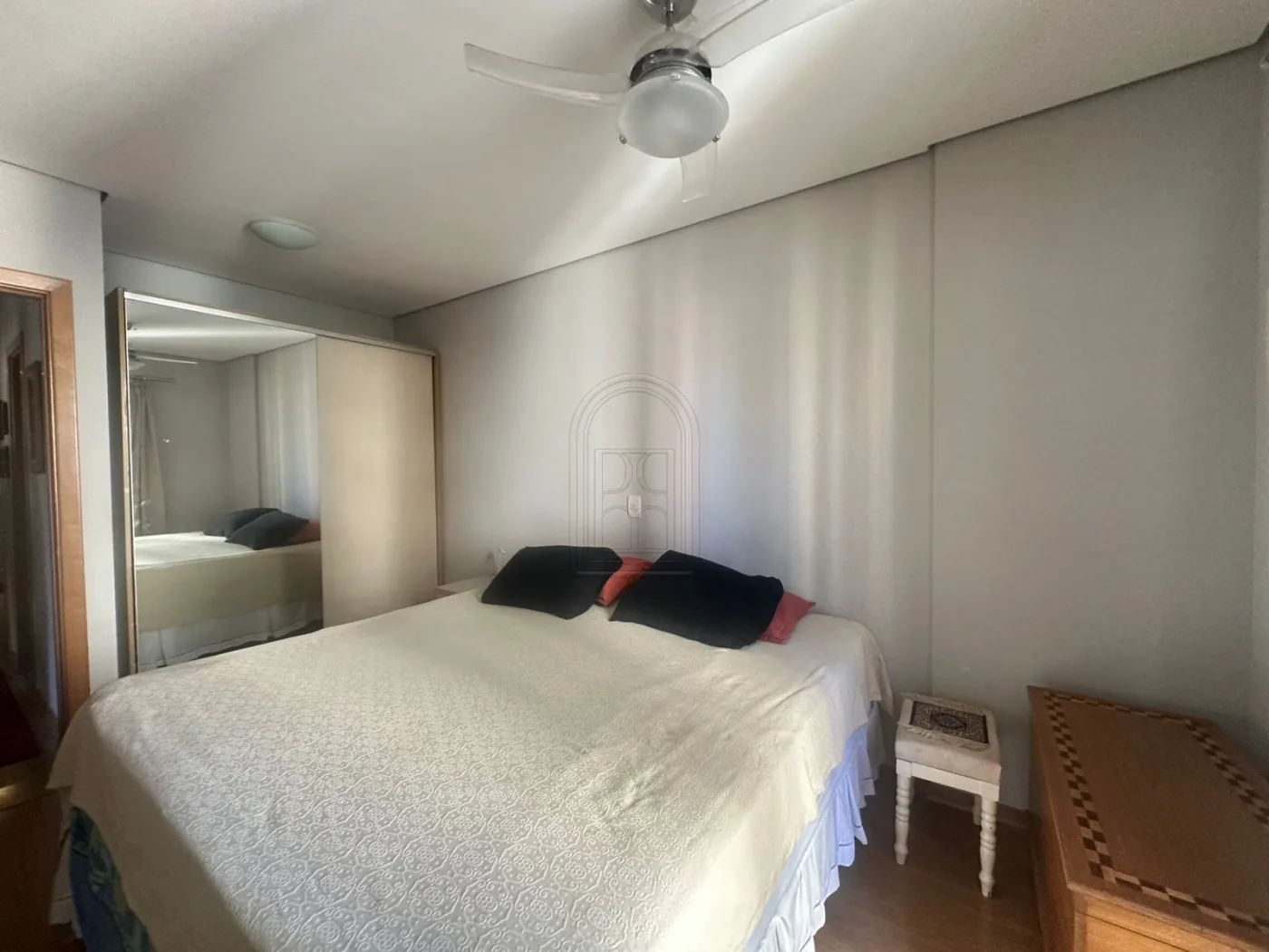 Comprar Apartamento / Padr&atilde;o em Londrina R$ 700.000,00 - Foto 5
