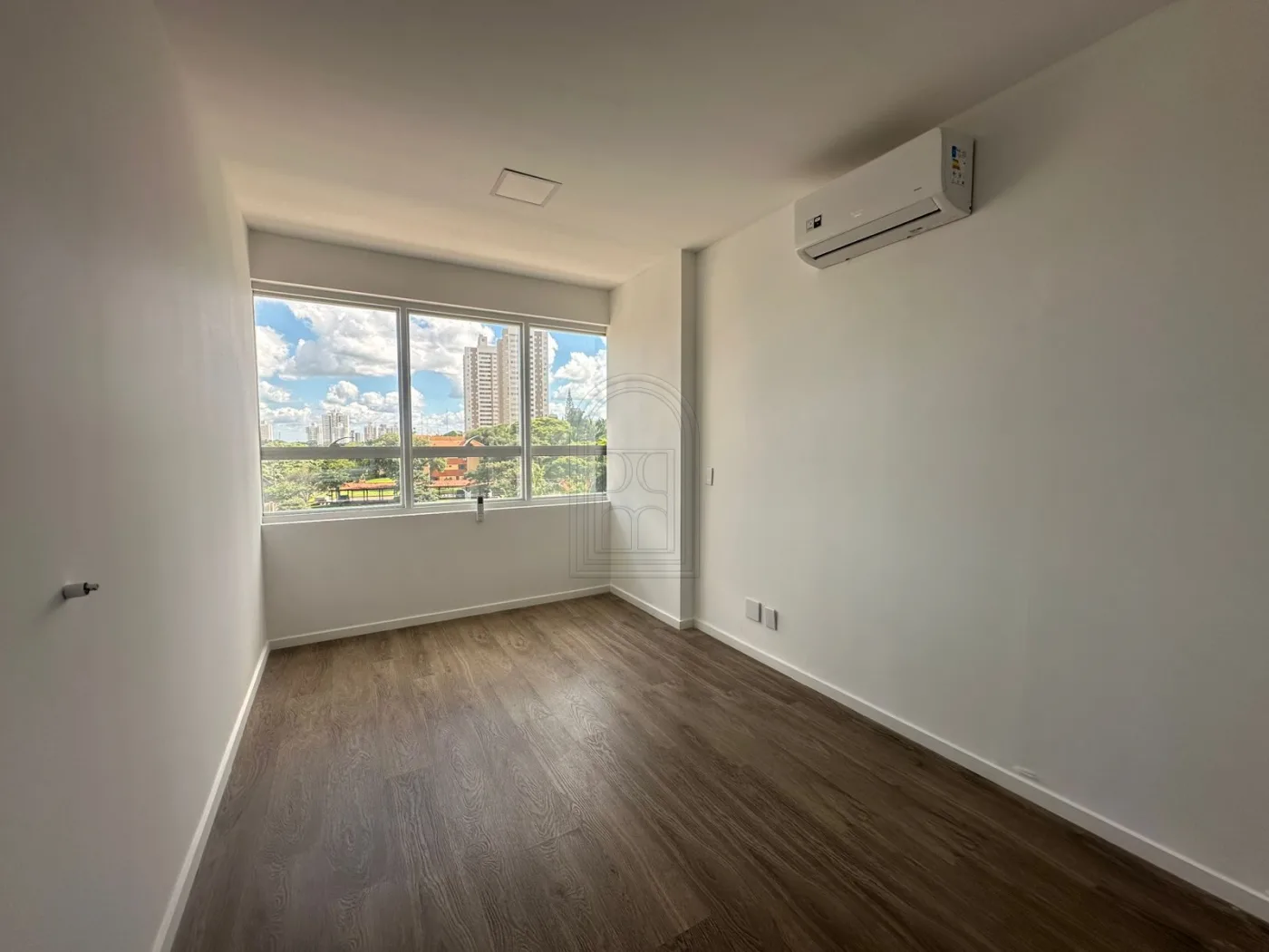 Alugar Comercial / Sala em Londrina R$ 3.100,00 - Foto 1