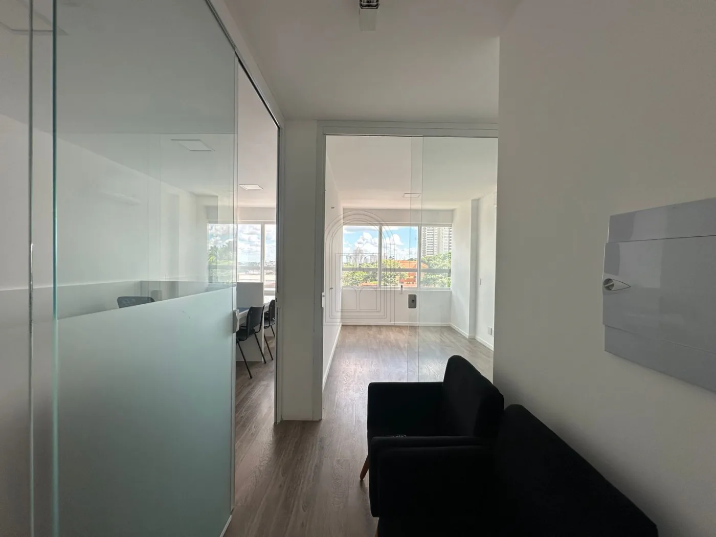 Alugar Comercial / Sala em Londrina R$ 3.100,00 - Foto 4