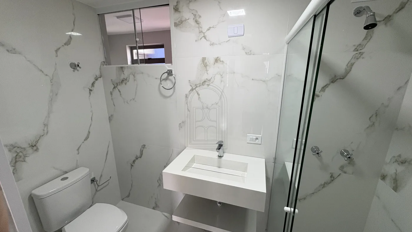 Comprar Apartamento / Padr&atilde;o em Londrina R$ 650.000,00 - Foto 17