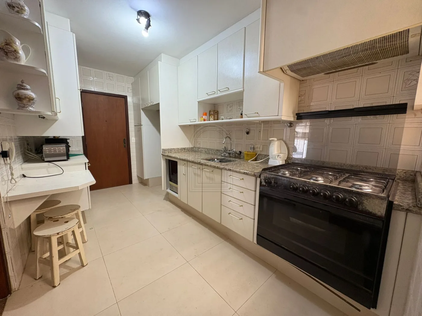 Comprar Apartamento / Padr&atilde;o em Londrina R$ 430.000,00 - Foto 5