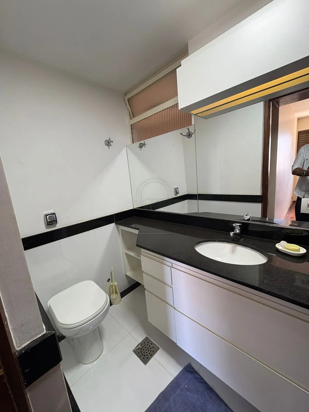 Comprar Apartamento / Padr&atilde;o em Londrina R$ 430.000,00 - Foto 17