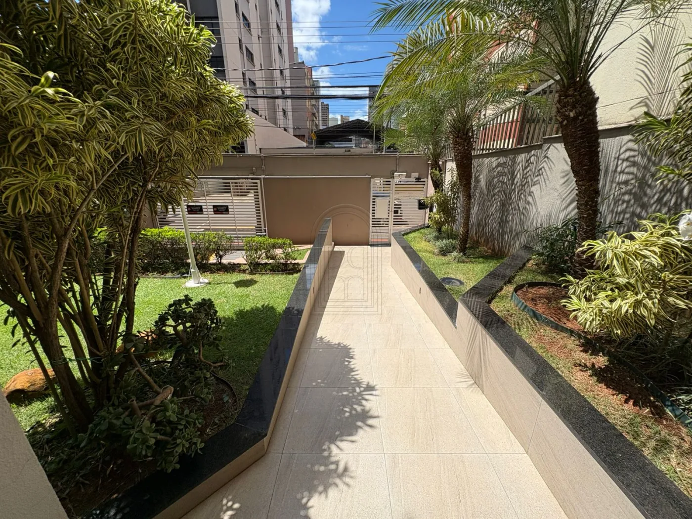 Comprar Apartamento / Padr&atilde;o em Londrina R$ 430.000,00 - Foto 25