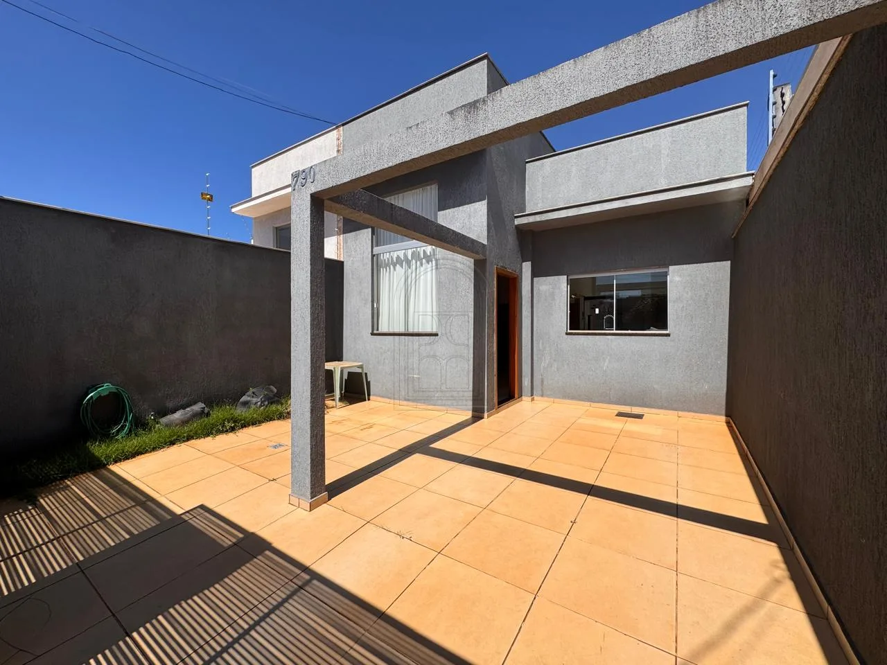 Comprar Casa / Padr&atilde;o em Londrina R$ 700.000,00 - Foto 1