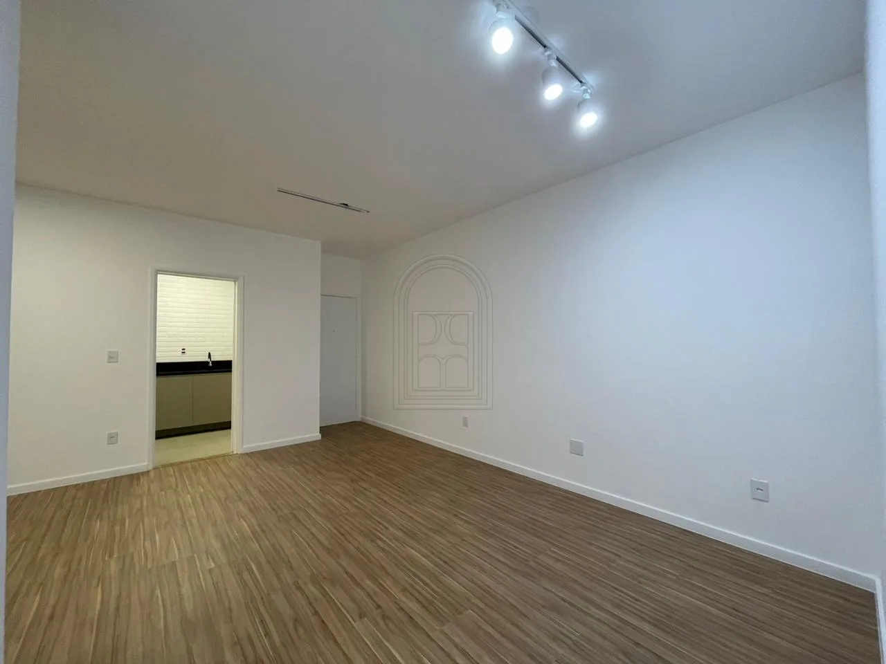 Comprar Apartamento / Padr&atilde;o em Londrina R$ 360.000,00 - Foto 2