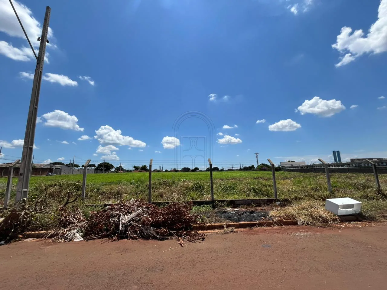 Comprar Terreno / Padr&atilde;o em Londrina R$ 830.000,00 - Foto 1