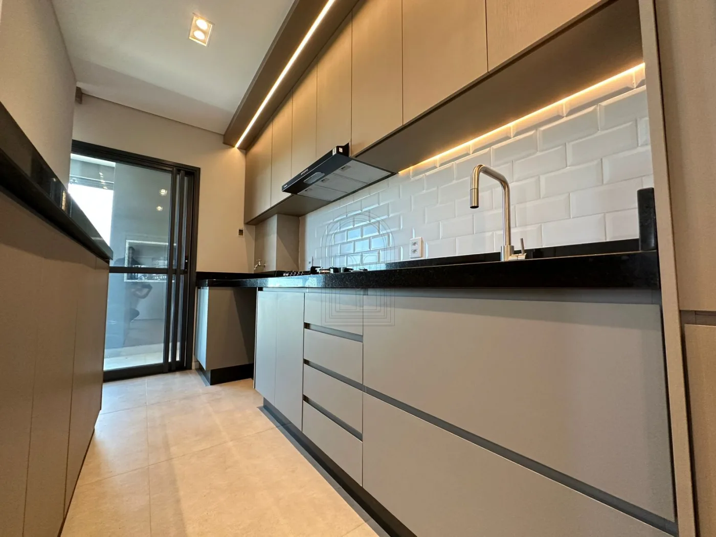 Comprar Apartamento / Padr&atilde;o em Londrina - Foto 2