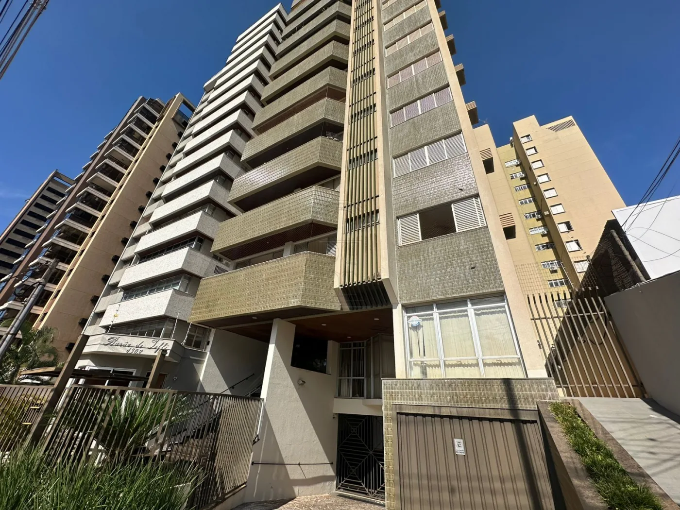 Comprar Apartamento / Padr&atilde;o em Londrina R$ 650.000,00 - Foto 1