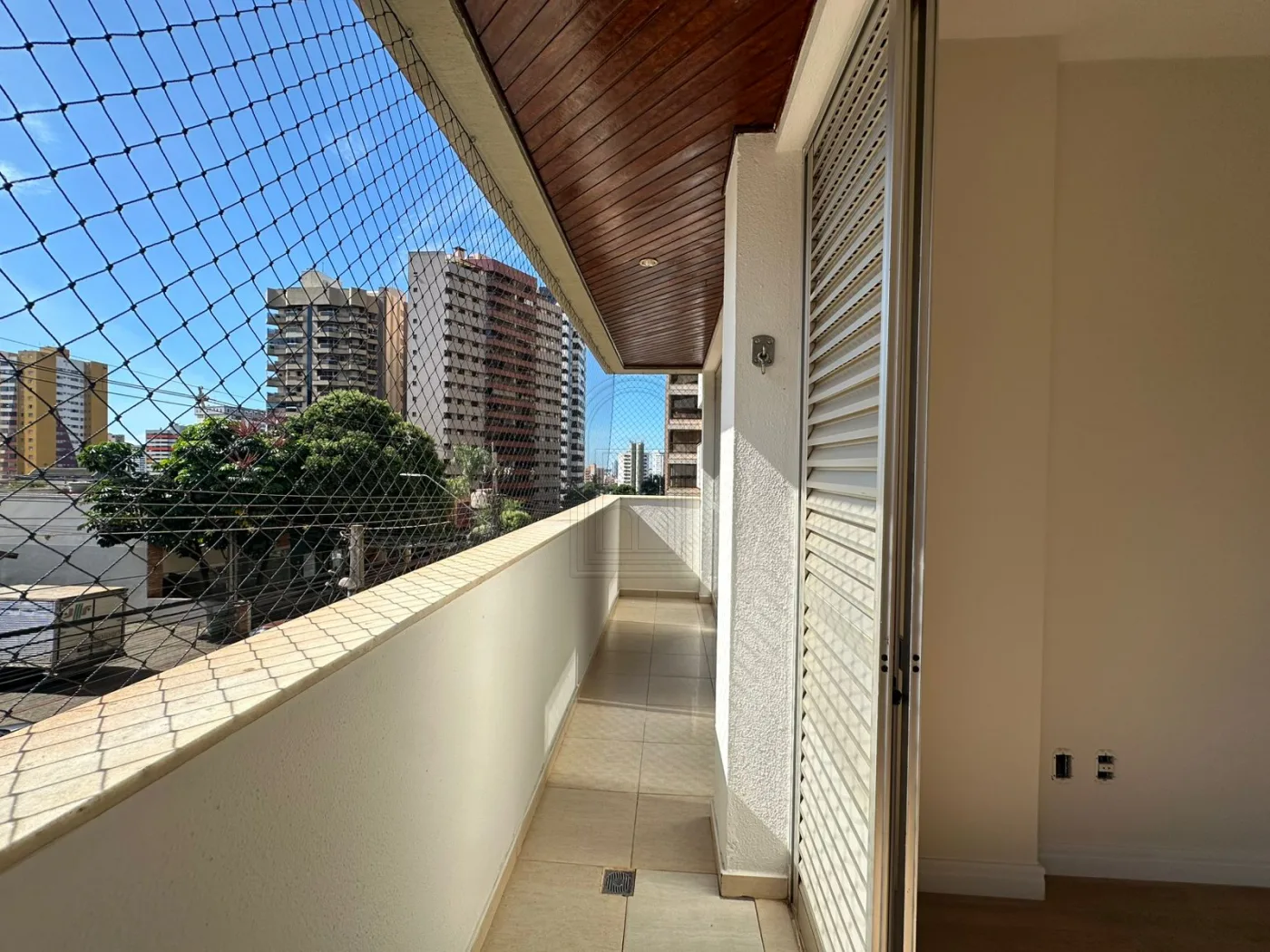 Comprar Apartamento / Padr&atilde;o em Londrina R$ 650.000,00 - Foto 2