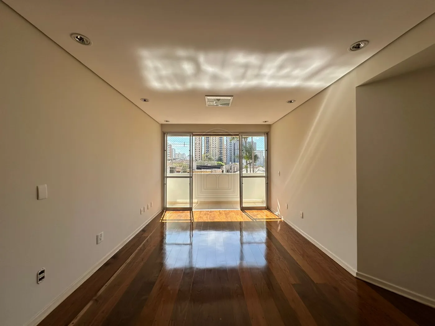 Comprar Apartamento / Padr&atilde;o em Londrina R$ 650.000,00 - Foto 3