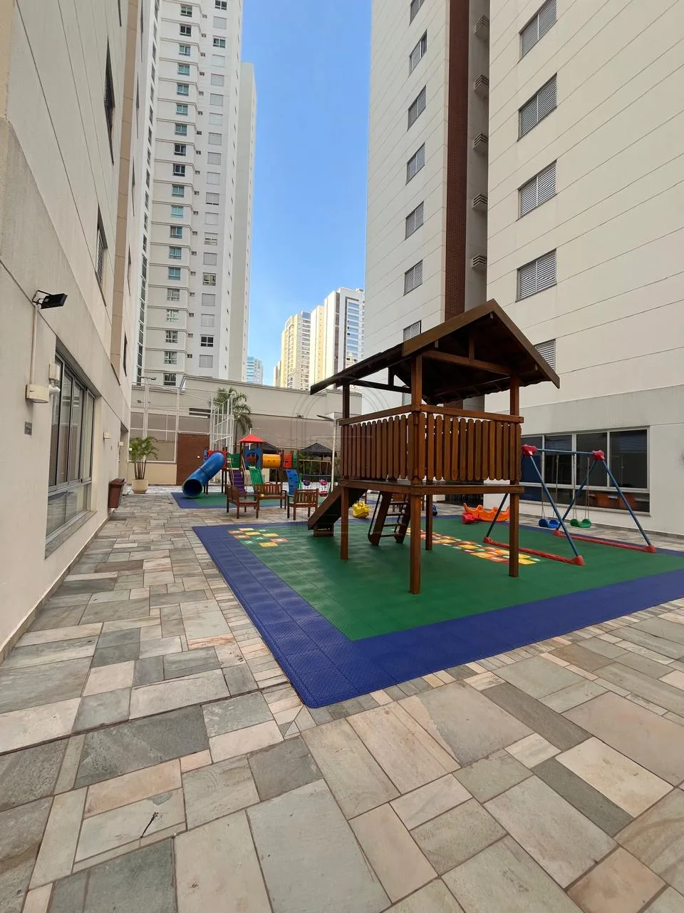 Alugar Apartamento / Padr&atilde;o em Londrina R$ 4.300,00 - Foto 35