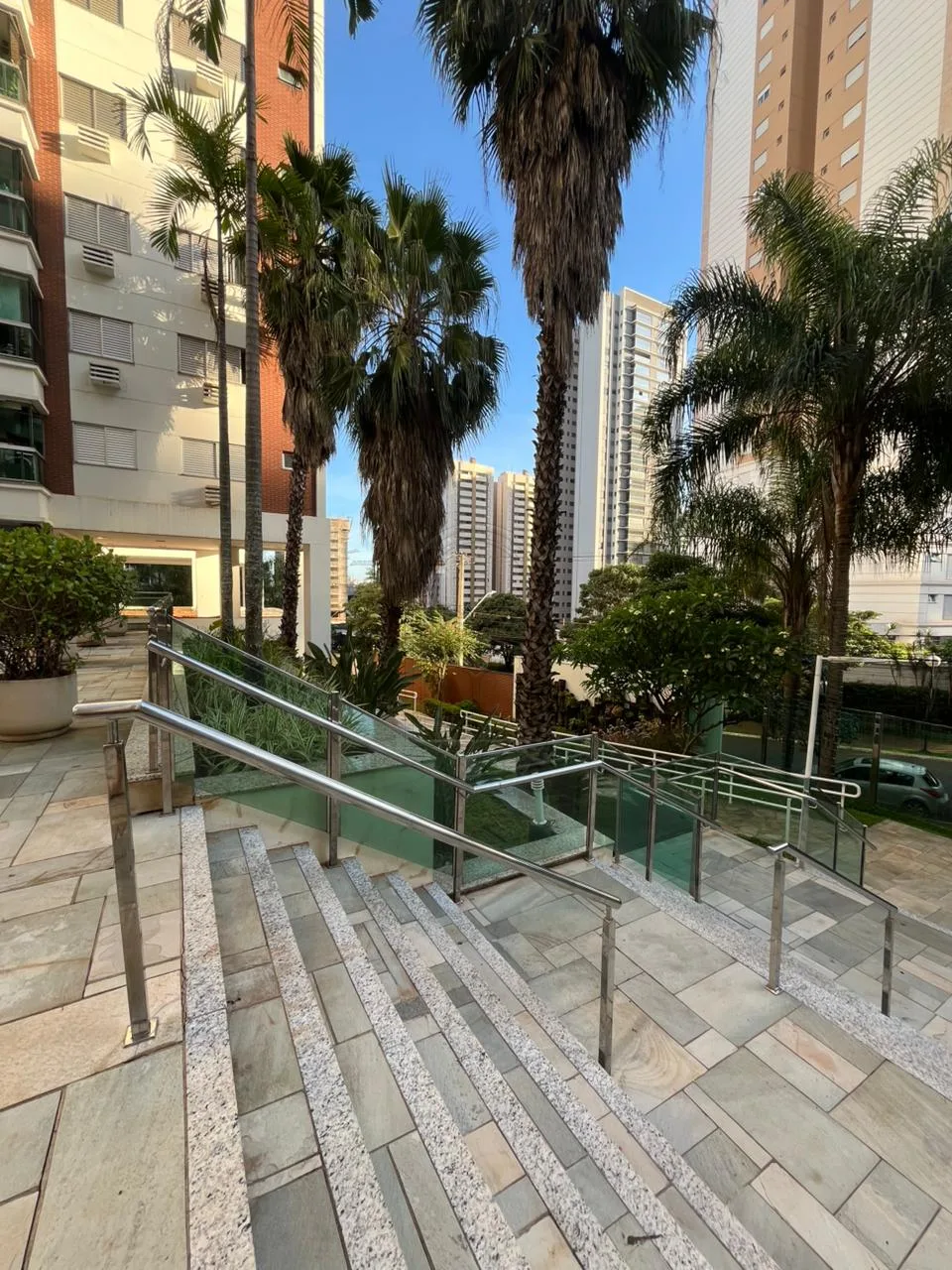 Alugar Apartamento / Padr&atilde;o em Londrina R$ 4.300,00 - Foto 31