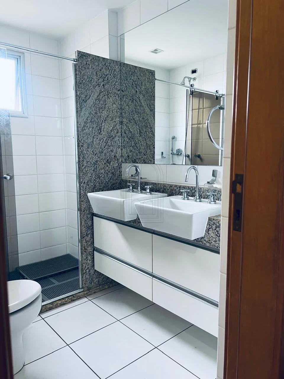 Comprar Apartamento / Padr&atilde;o em Londrina R$ 850.000,00 - Foto 16