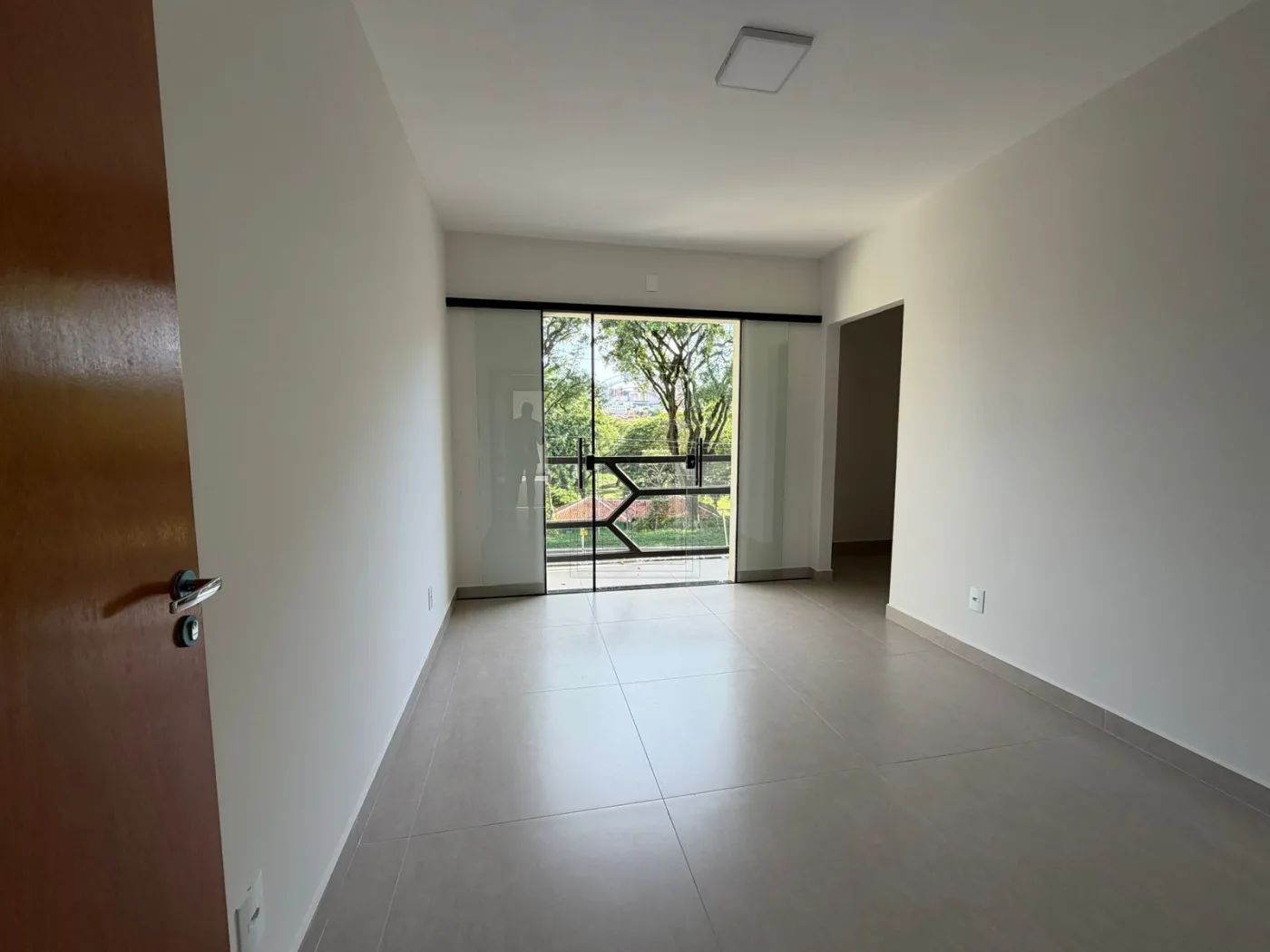 Comprar Casa / Padr&atilde;o em Londrina R$ 750.000,00 - Foto 3