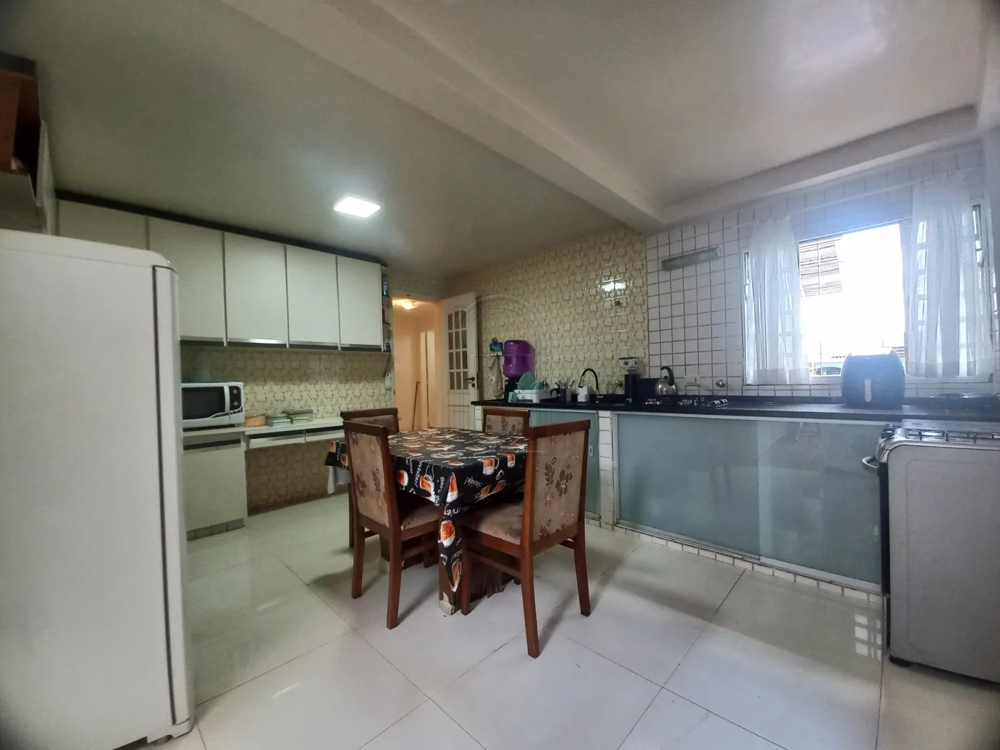 Comprar Casa / Padr&atilde;o em Londrina R$ 650.000,00 - Foto 7