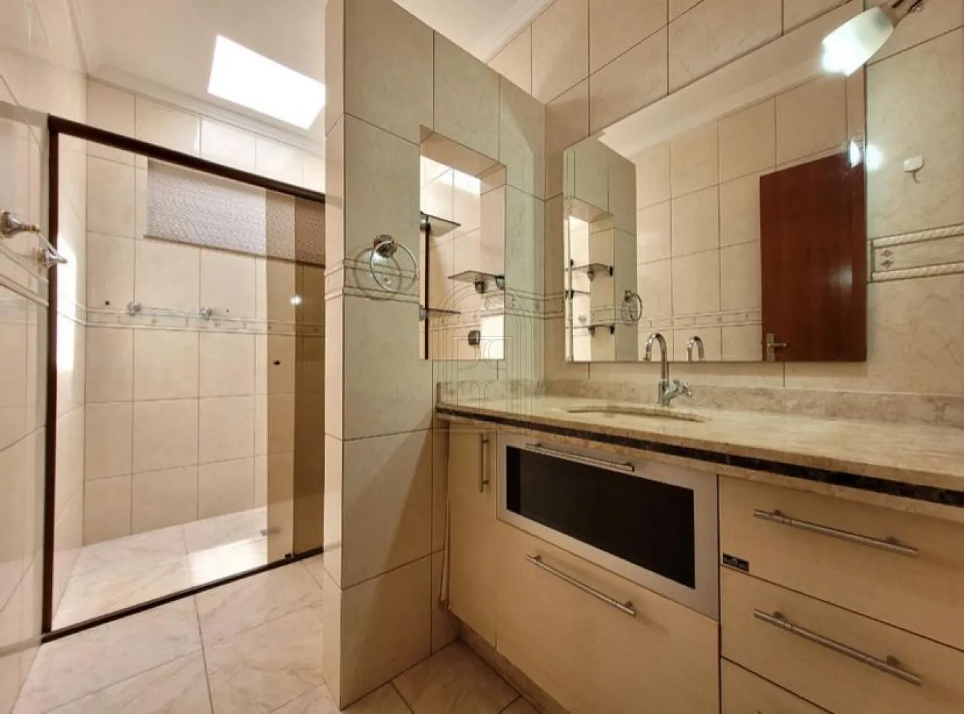 Alugar Apartamento / sobreloja em Maring&aacute; R$ 2.500,00 - Foto 3