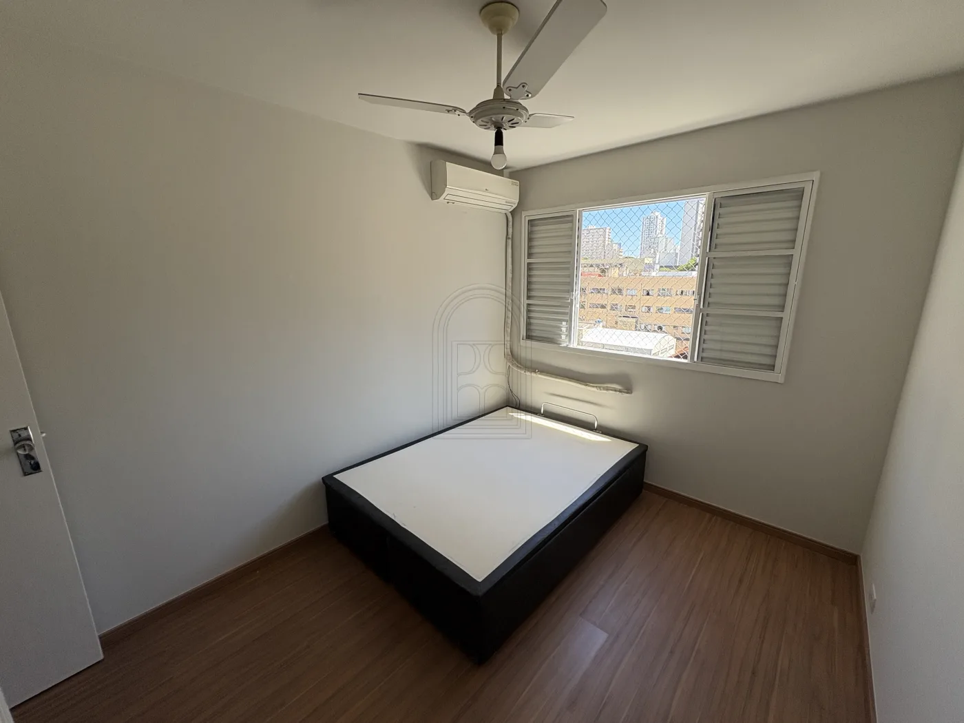 Comprar Apartamento / Padr&atilde;o em Londrina R$ 530.000,00 - Foto 9