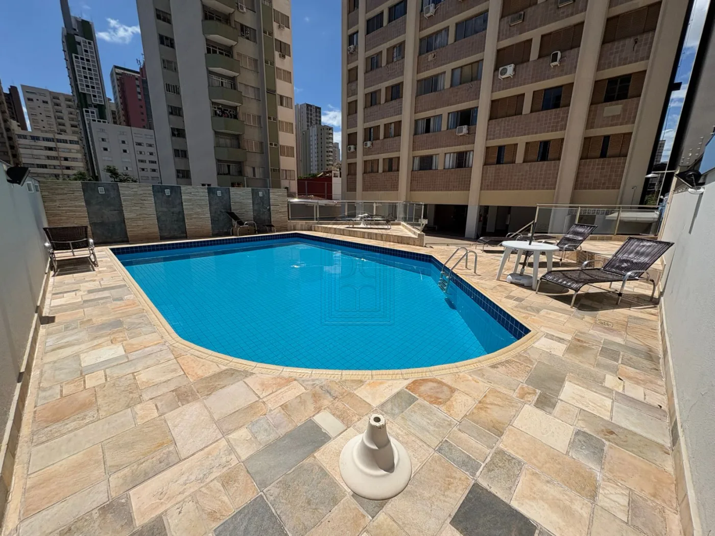 Comprar Apartamento / Padr&atilde;o em Londrina R$ 530.000,00 - Foto 30