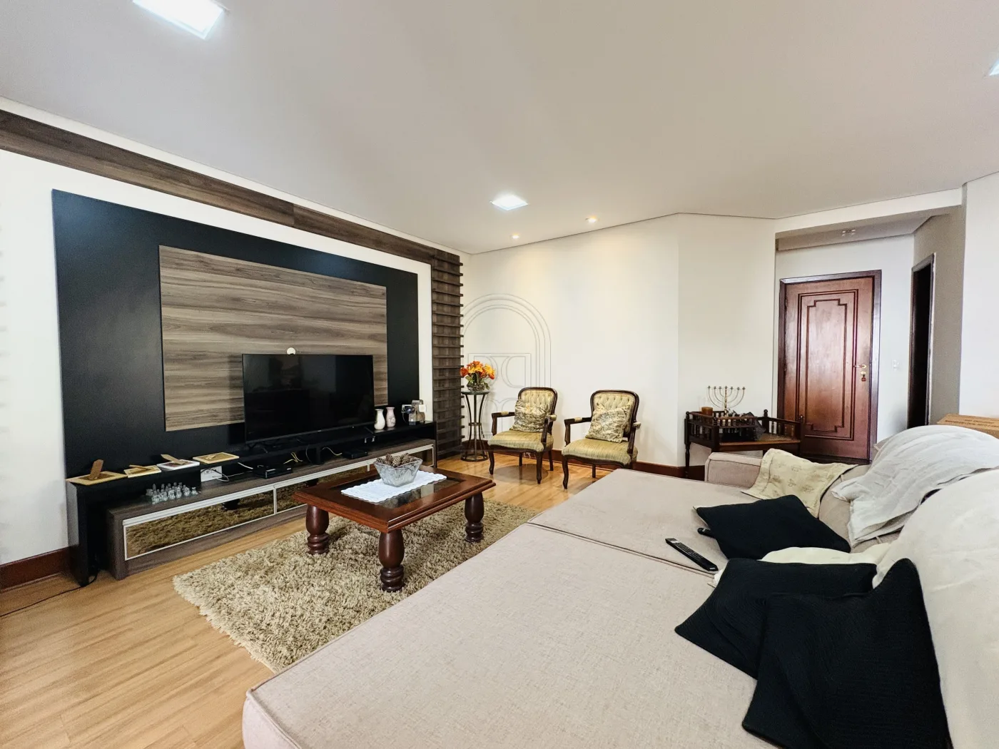 Comprar Apartamento / Padr&atilde;o em Londrina R$ 890.000,00 - Foto 4