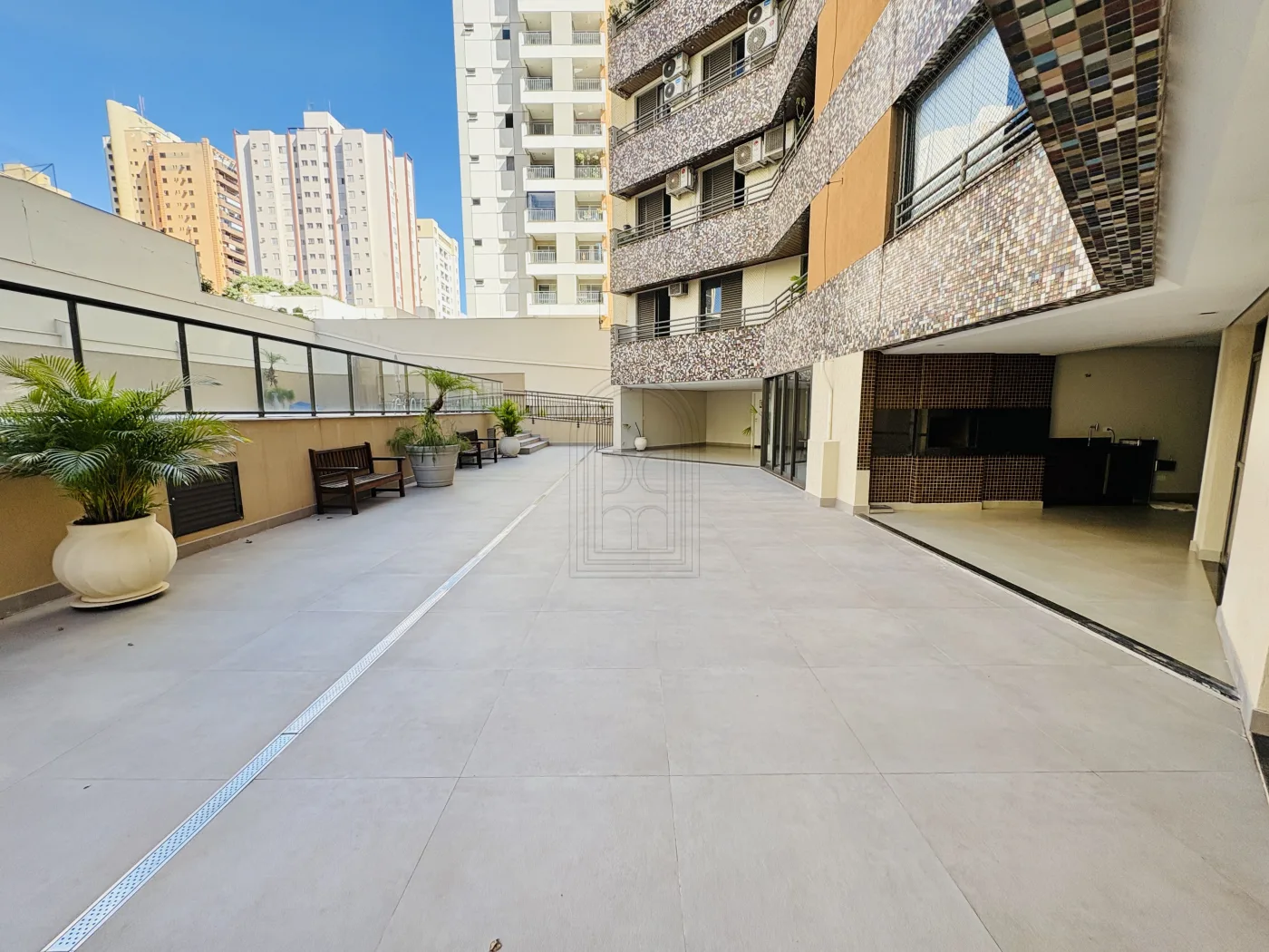 Comprar Apartamento / Padr&atilde;o em Londrina R$ 890.000,00 - Foto 25