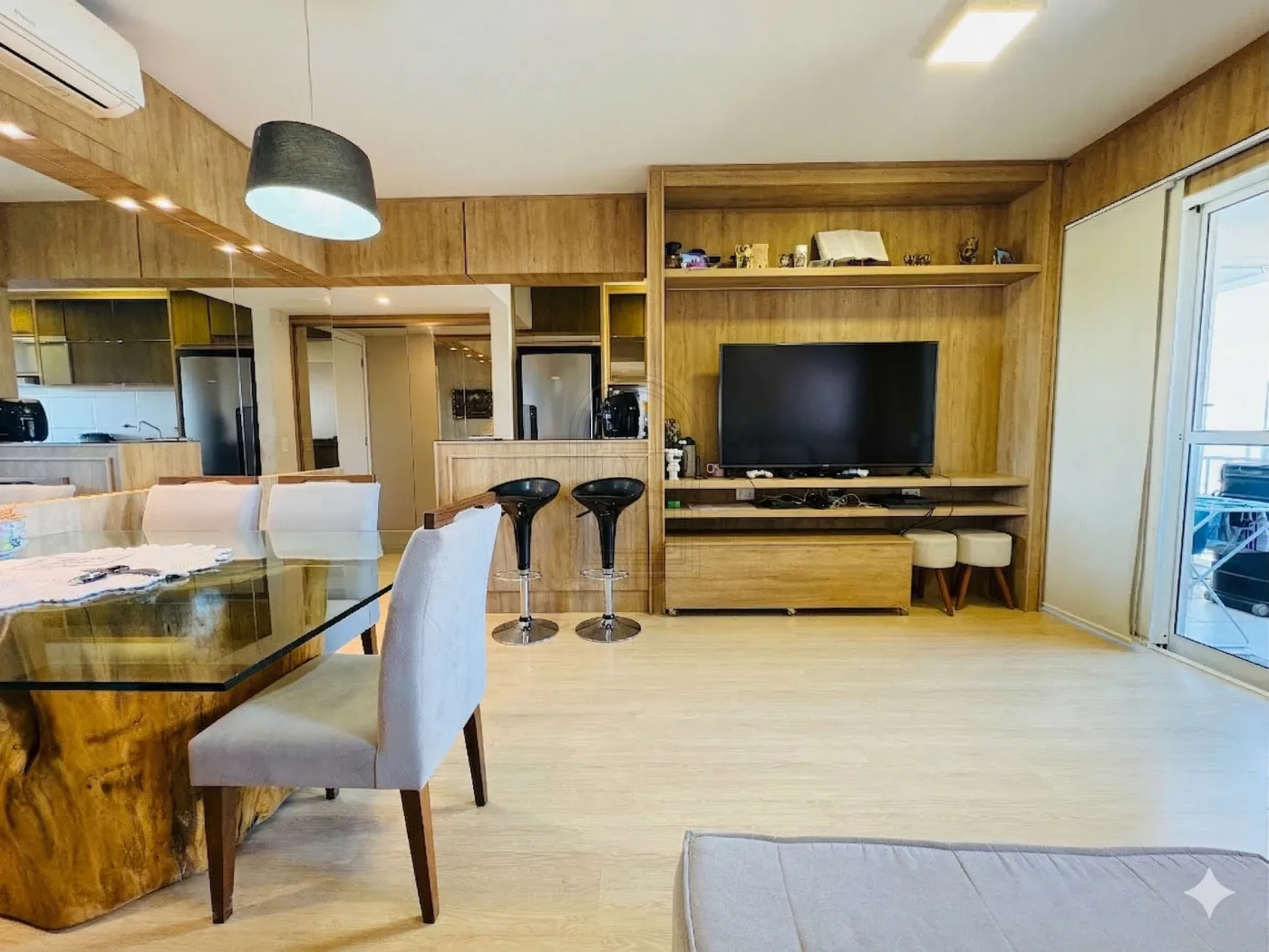 Comprar Apartamento / Padr&atilde;o em Londrina R$ 650.000,00 - Foto 2