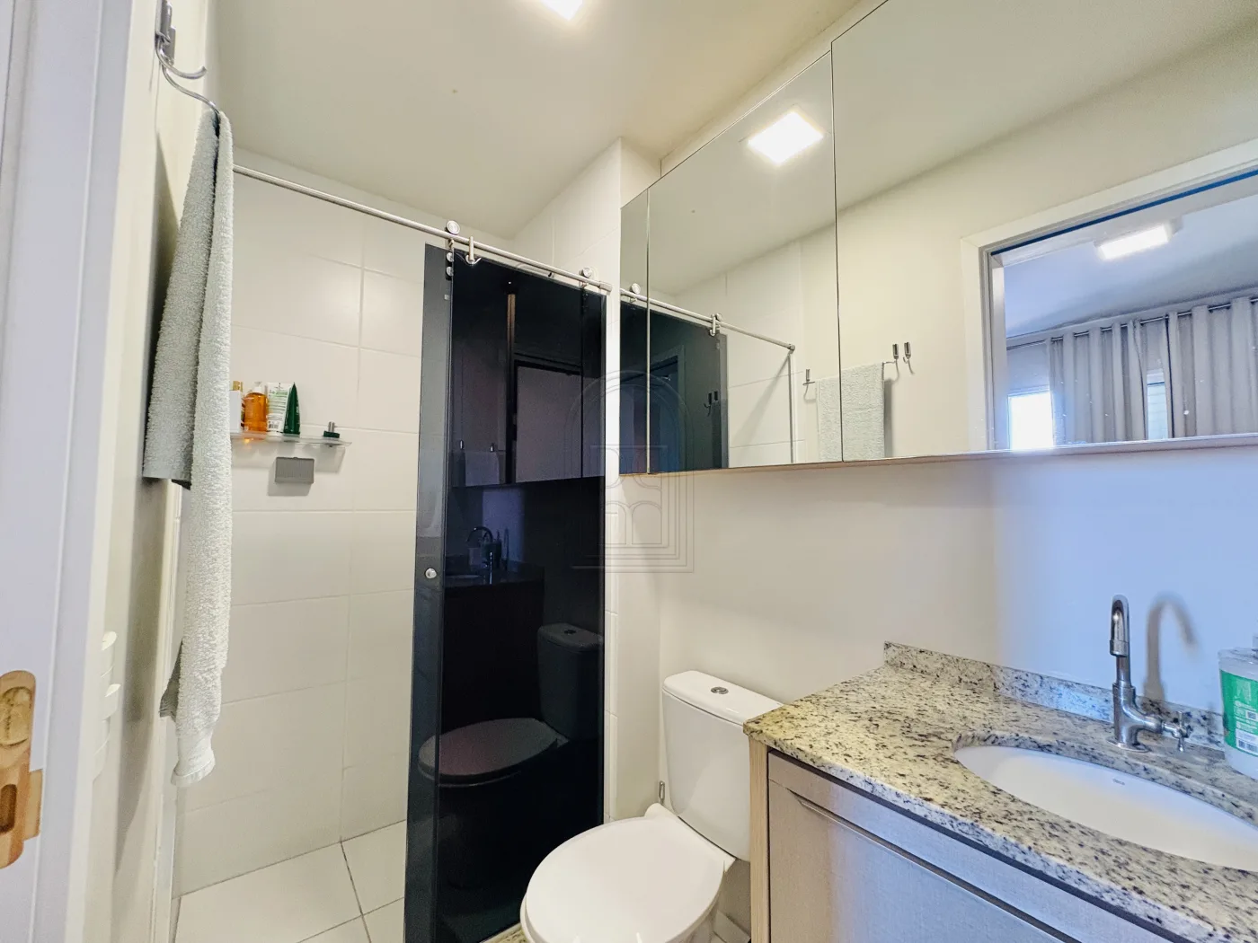 Comprar Apartamento / Padr&atilde;o em Londrina R$ 650.000,00 - Foto 13