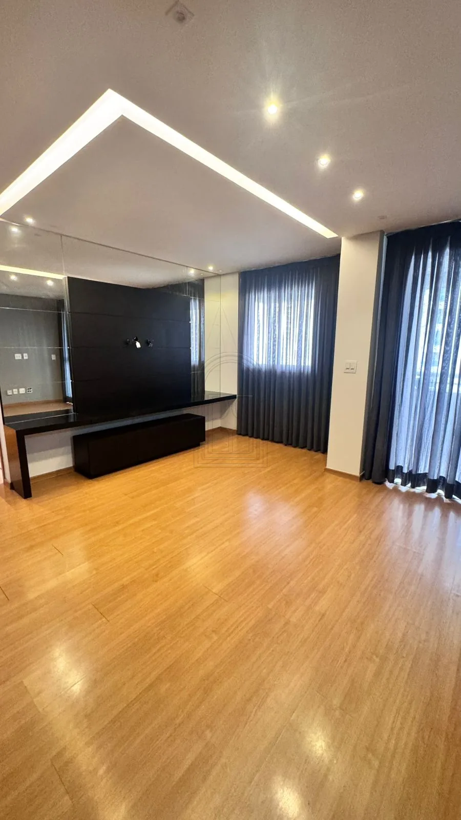 Comprar Apartamento / Padr&atilde;o em Londrina R$ 700.000,00 - Foto 3