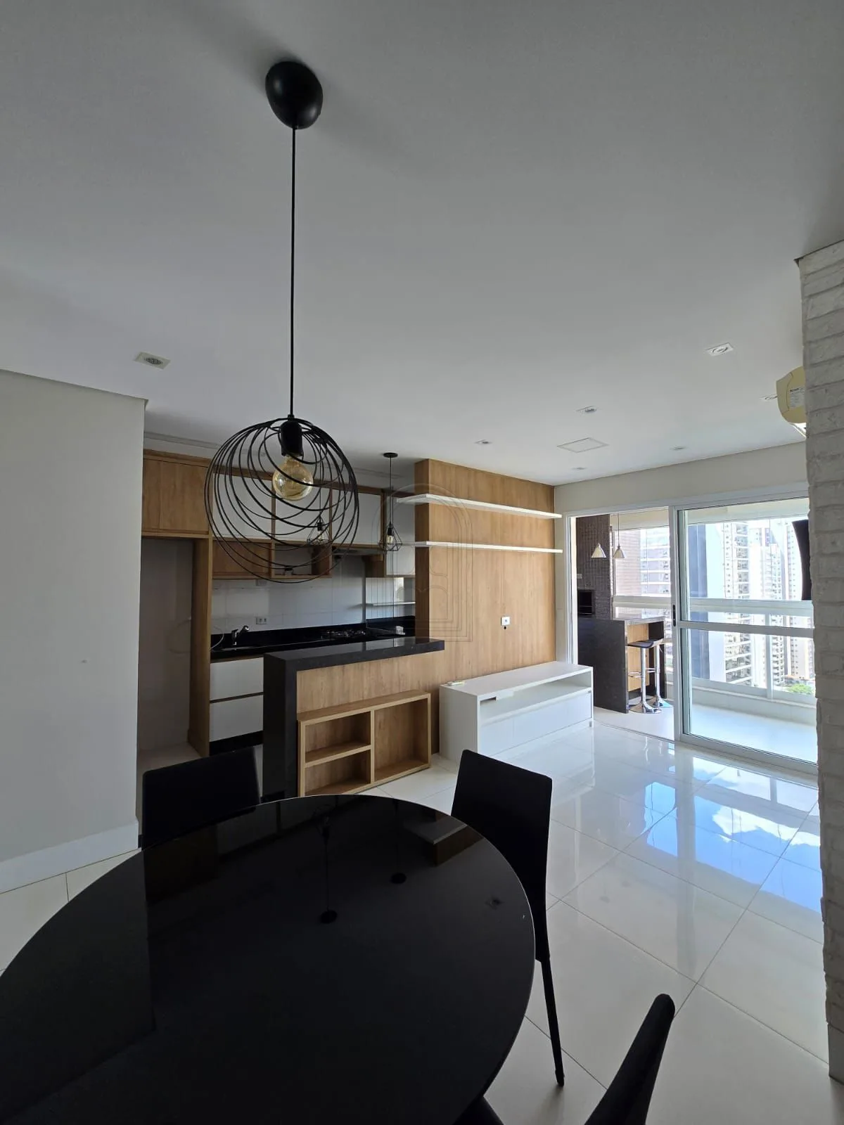 Alugar Apartamento / Padr&atilde;o em Londrina R$ 4.500,00 - Foto 1