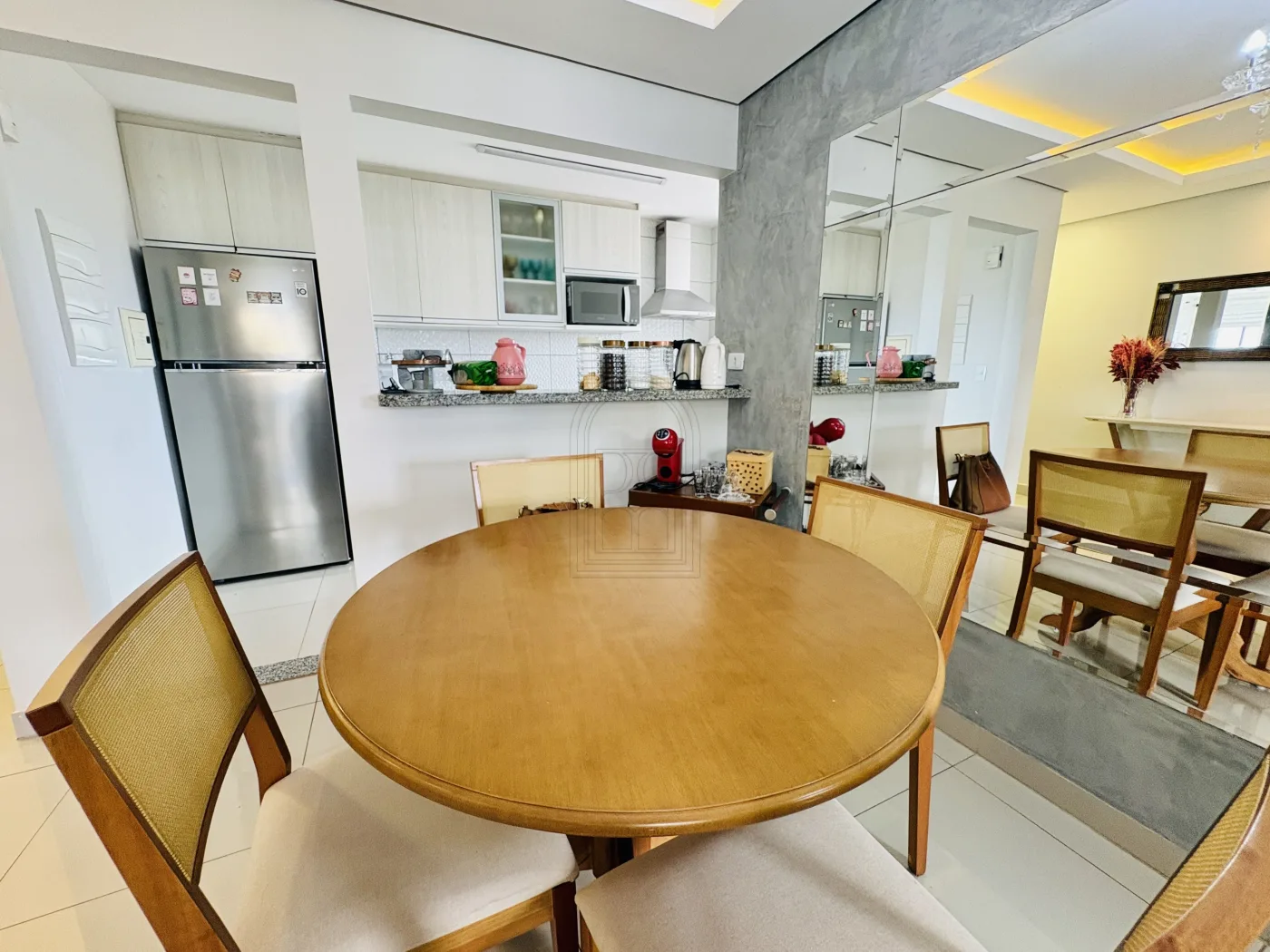 Comprar Apartamento / Padr&atilde;o em Londrina R$ 550.000,00 - Foto 2