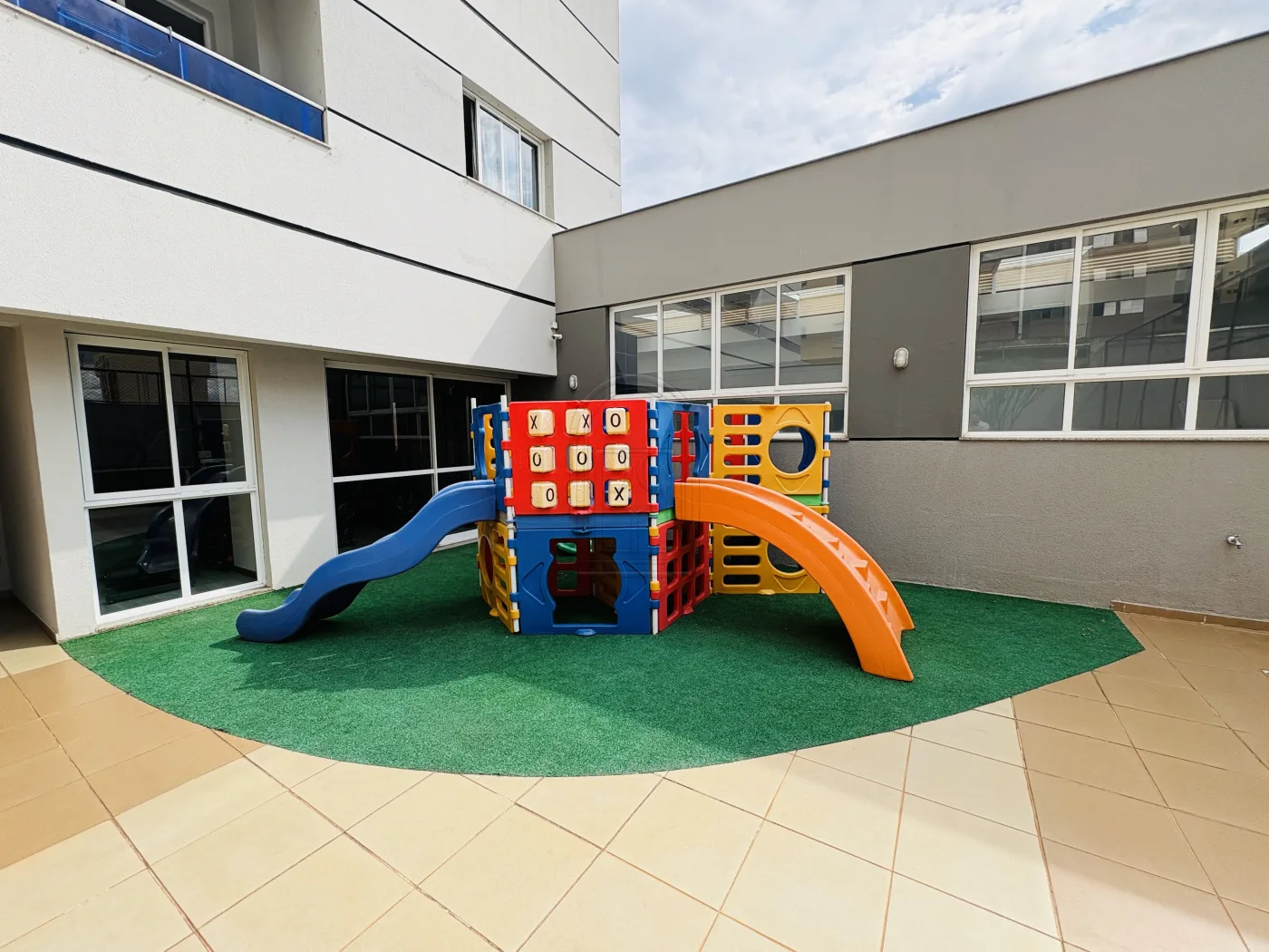 Comprar Apartamento / Padr&atilde;o em Londrina R$ 550.000,00 - Foto 18
